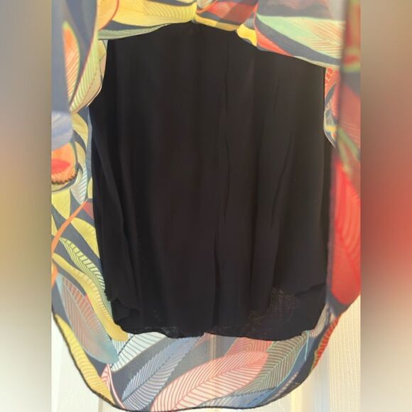 Summer top  - Picture 3 of 3